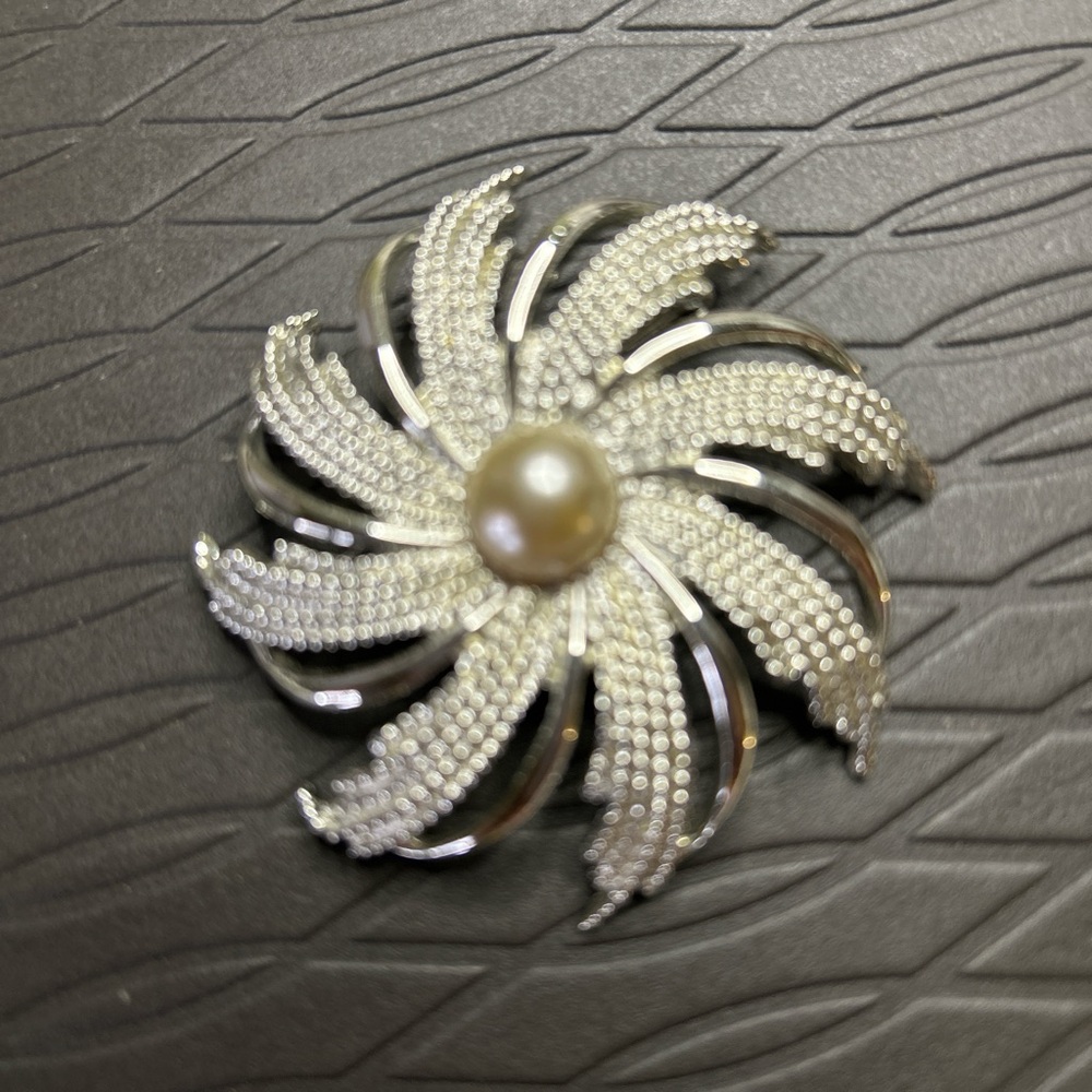 Elegant Silver and Pearl Brooch‎ Sarah Coventry Vintage